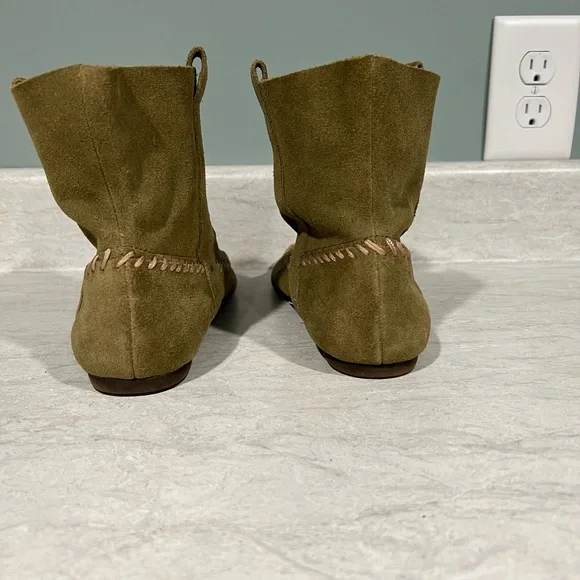 Anthropologie Latigo Olive Green Suede Moccasin Boho Bootie Women’s Size 8 - Picture 2 of 5
